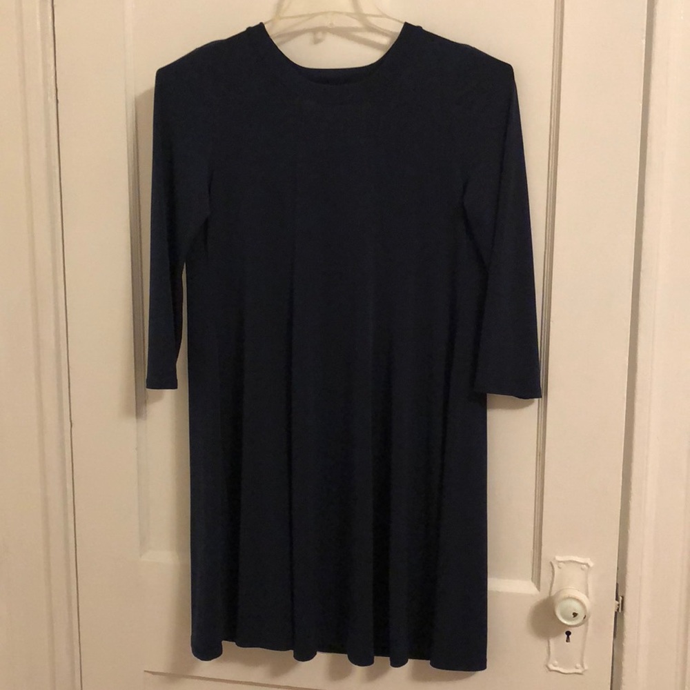 BCBG 3/4 sleeve Navy dress with key hole back